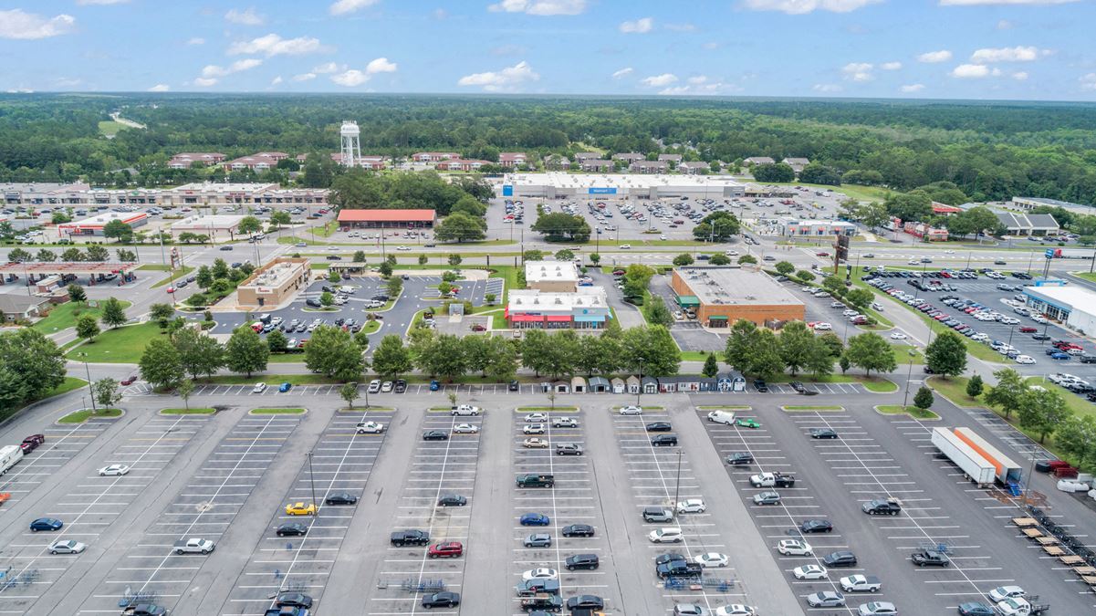 3,617 SF Retail Space | Anchored by Lowes | 36.2K VPD