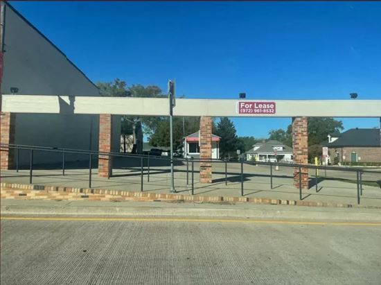 111 N Goliad St - SMALL BUILDING W/ PARKING IN DT ROCKWALL