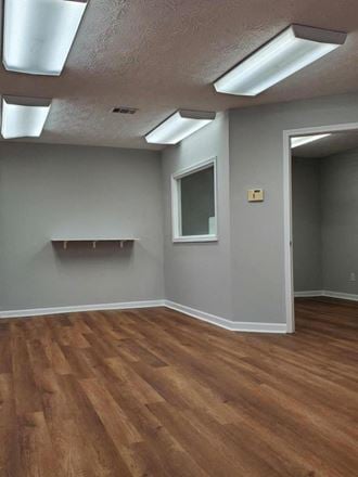 1000 Iris Dr SW