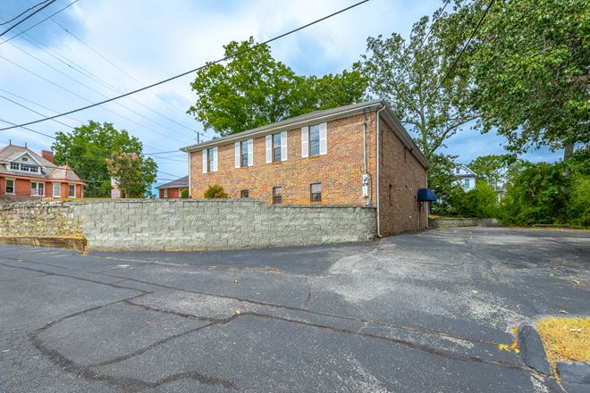 300 Forest Ave