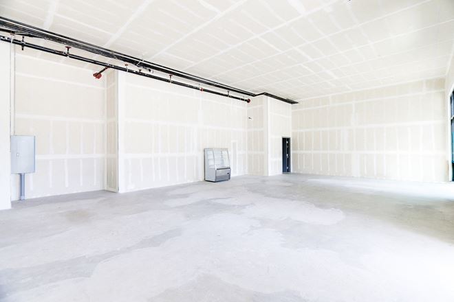 END-CAP NEWLY BUILT RETAIL | Camino Tierra Santa Nr 101 Highway