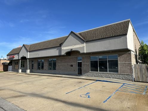 1,755 SF Restaurant / Retail Building For Lease in St Robert