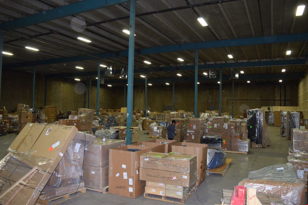 20,864 SF warehouse with dock high and drive-in loading doors for sublease