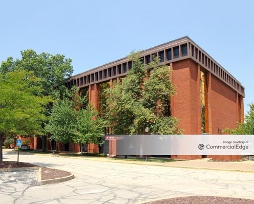 940 West Port
