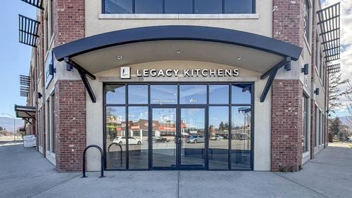 Excellent opportunity to sublease a high-profile retail unit in the Capri-Landmark area.