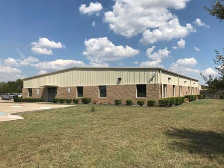 7,720 SF Office on 6.4 AC - Fort Worth