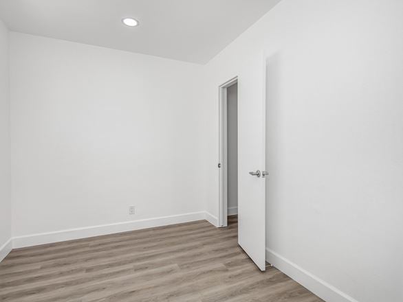 Prime Fully Remodeled Blackstone Ave Space: Move-In Ready