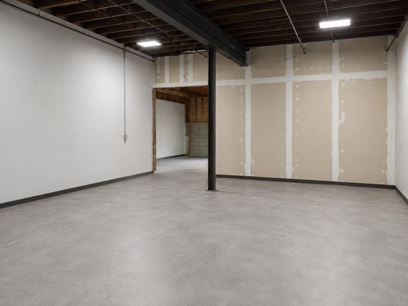 Industrial - Vertical Warehouse - Freight Terminal - Distribution 