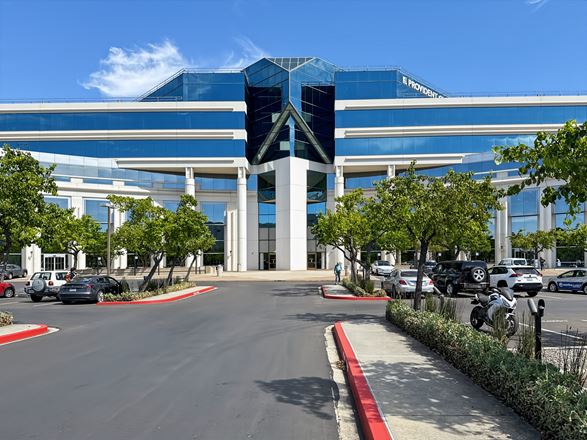 CA, Redwood City - Twin Dolphin Drive