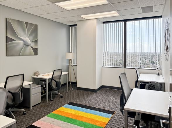 CA, Oxnard - Topa Financial Plaza