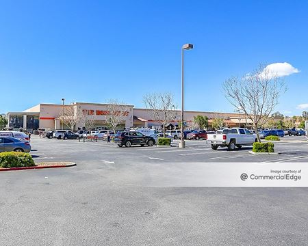 Retail space for Rent at 28033 Newhall Ranch Road in Valencia