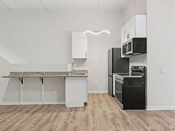 117 W Saratoga