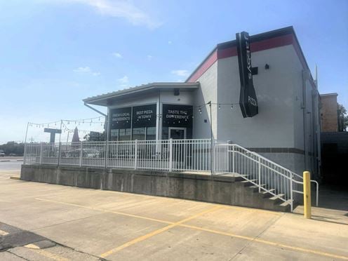 FOR LEASE: Jabby’s Pizza | Acadian Perkins Plaza