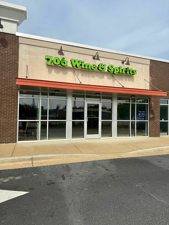 1523 Veterans Pkwy, Suite B