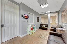 5571 North University Drive Unit 101-102