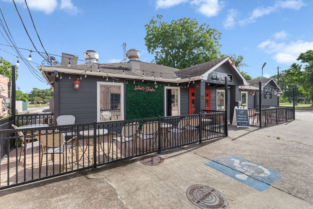 Grace Pizza & Shakes Alvin 113 East Sealy Street, Alvin, TX