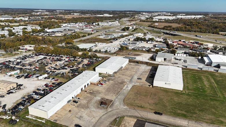 12337 E 1st St - Industrial