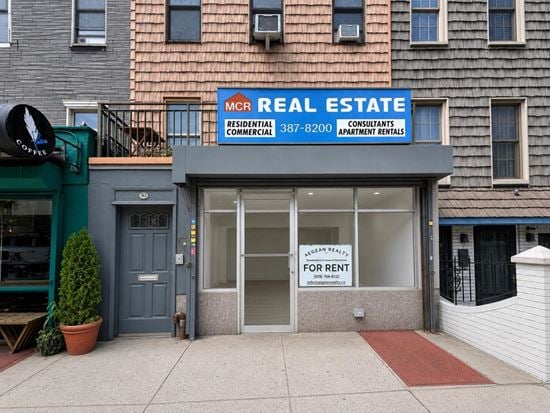 563 Lorimer St
