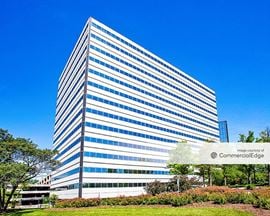Woodfield Corporate Center - 150 North Martingale Road