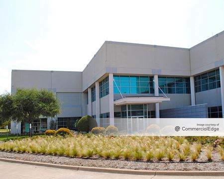 Photo of commercial space at 105 W Bethany Dr in Allen