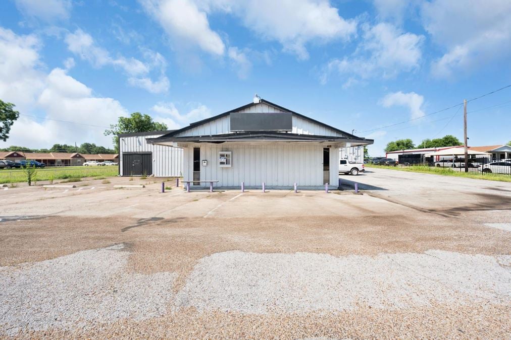 1301 S Kaufman St, Ennis, TX