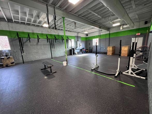 7,900 SF Warehouse Building For Lease in Falls Church