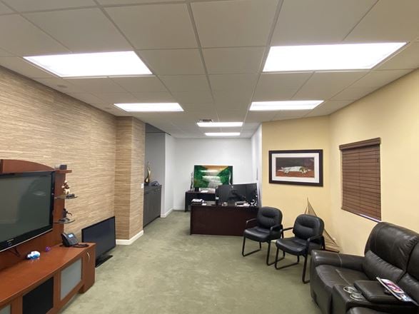 ±12,000 SQFT OFFICE WAREHOUSE CONDOMINIUM