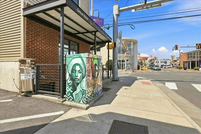 LOWER-LEVEL COMMERCIAL SPACE IN DOWNTOWN HARRISONBURG