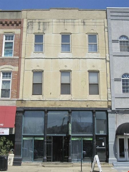 Retail space for Rent at 1376 West Grand Avenue in Chicago