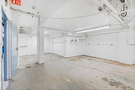 J01-STR9 Space Photo Gallery 4