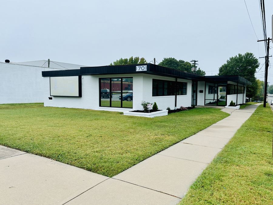 3,980 SF Retail/Office Building For Sale or Lease on Campbell & Sunshine
