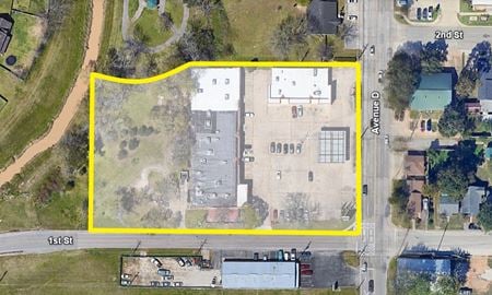 Photo of commercial space at 811 Avenue D in Katy