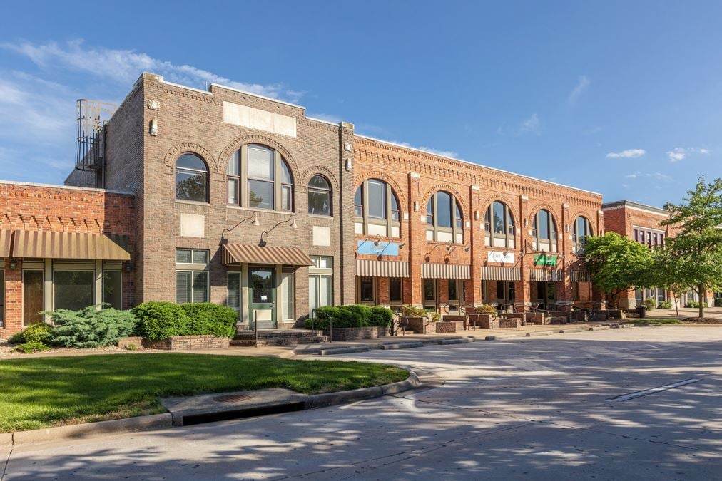 Chesterfield Village 4 Bldgs, 19 Tenants, 34,611 Sq Ft Property