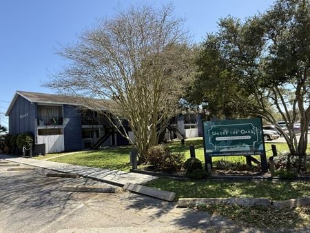 Photo of commercial space at 1101 East Main Street in League City