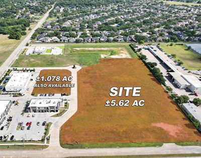 1121 Grand Oak Blvd - 5.62 Acres