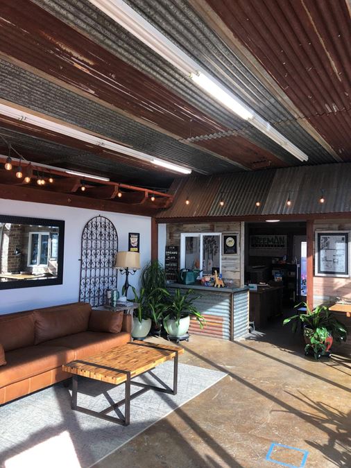4,140 SF Property For Retail/Industrial Use