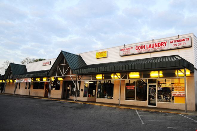 Iroquois Manor Shopping Center