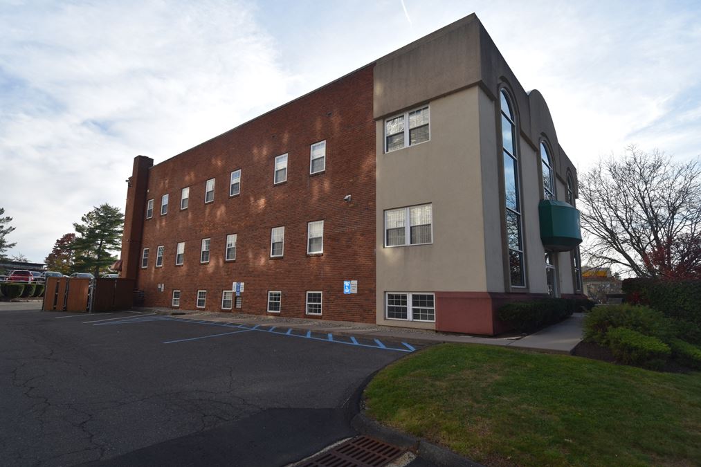 901 Farmington Ave