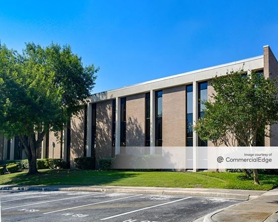 CENTERVIEW CROSSING - BURNET BUILDING