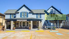 Office | 1 space available | 1400 sq. ft.
