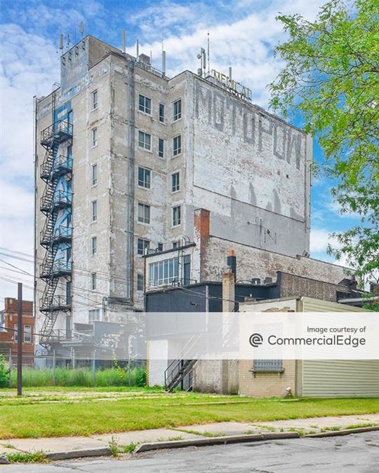 13700 Woodward Avenue