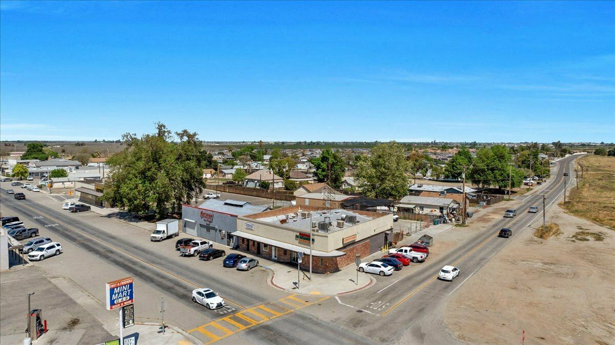 High Street Visibility Retail Space in Armona, CA