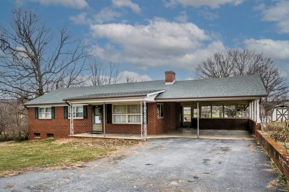 BRICK RANCH OFFICE BUILDING AVAILABLE