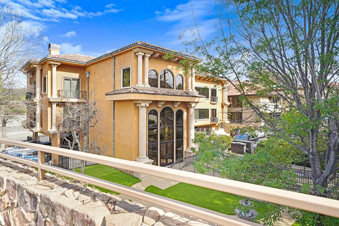28047 Dorothy Dr, Agoura Hills, CA 91301