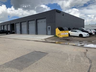 End Cap Warehouse Unit on Yellowhead Trail