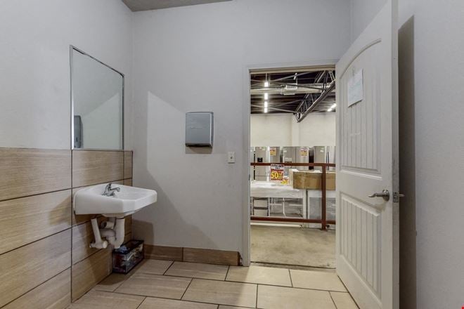 5913 - 5915 Central Ave NE