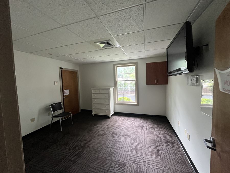 4,536 Freestanding Office Building