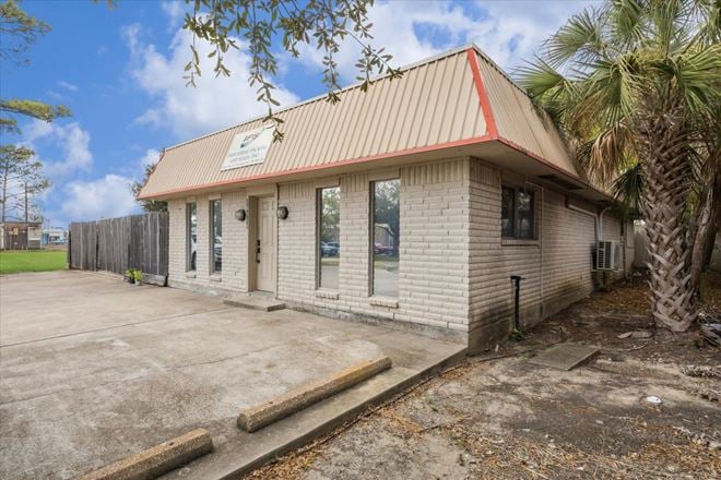 16818 Titan Drive, Houston, TX 77058