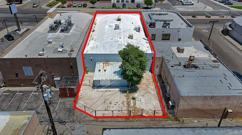 High Exposure Retail Building: 2 Units