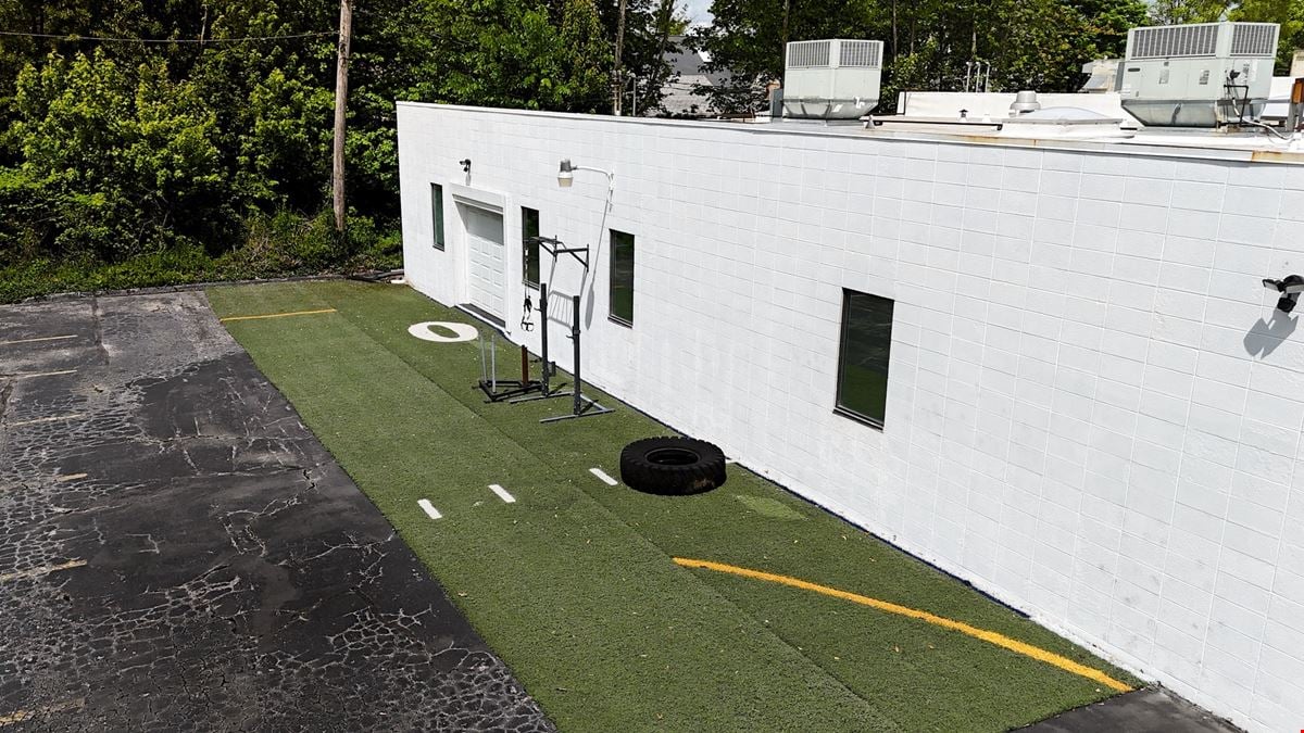 Multi-tenant - 7064 SF